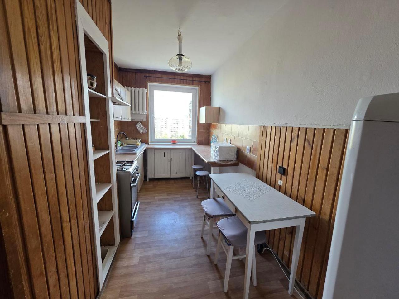 Na Ulicy Bora Komarowskiego 35 Kwatera prywatna *